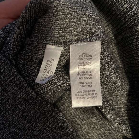 Woman’s 3/4 Sleeve Sweater - Size XL - Picture 7 of 8